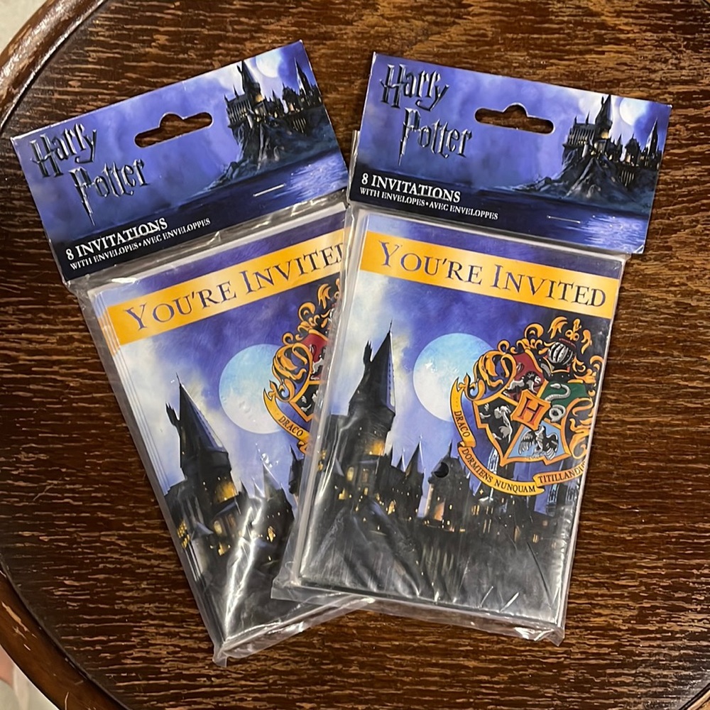 New Harry Potter Hogwarts Crest party invitations 2 packs